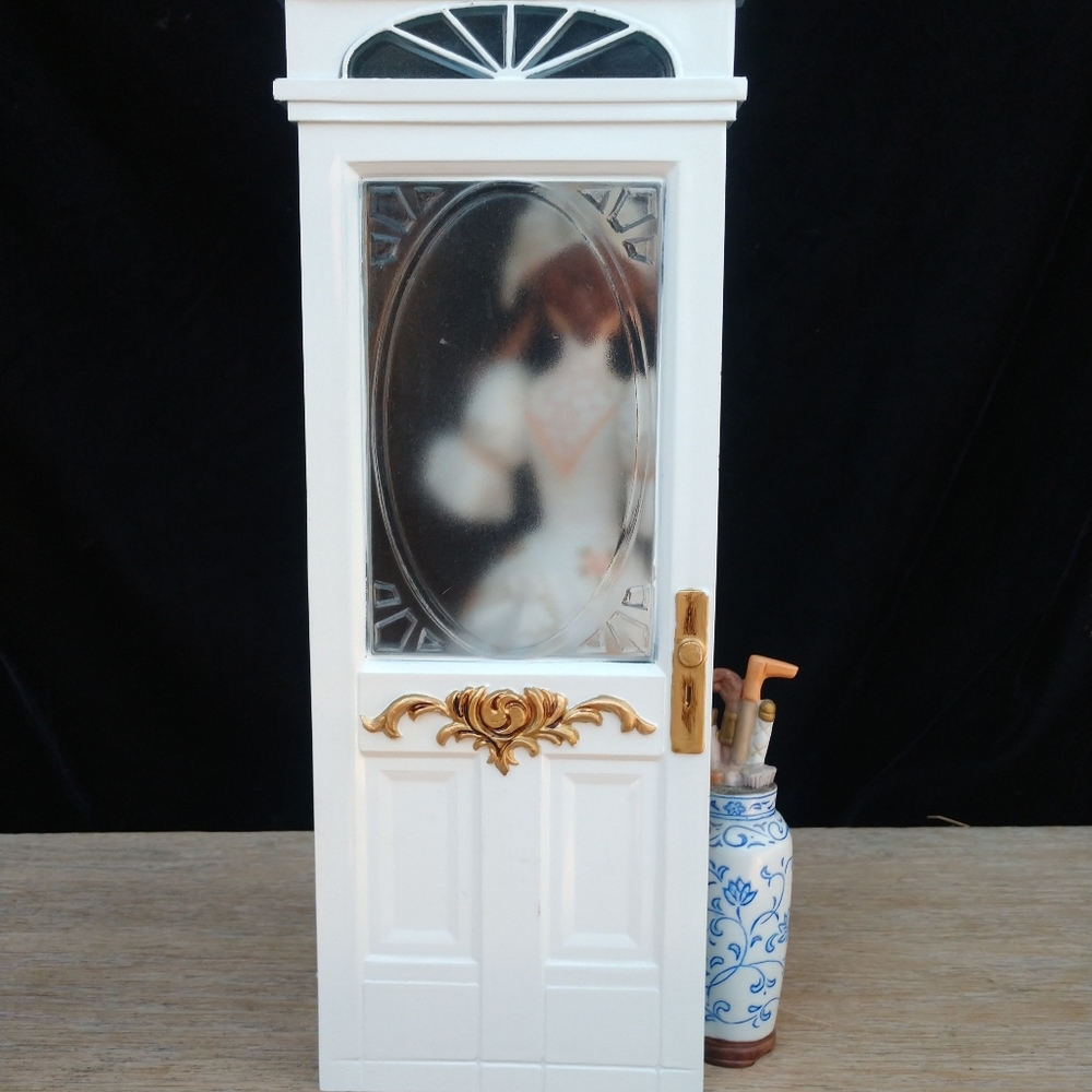 Porcelain Victorian Lady Large Figurine Mrs Albee Fixing Hat in Front of Door - Picture 6 of 6